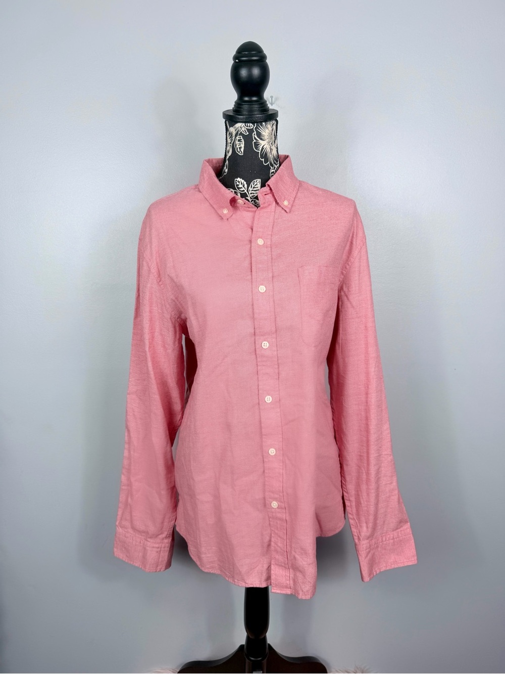 Banana Republic men's muted red untucked fit button down shirt size large